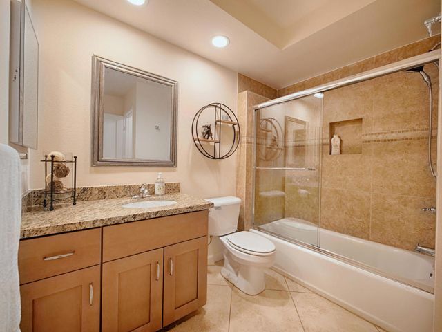 127 Villa Court, Palm Desert, CA 92211