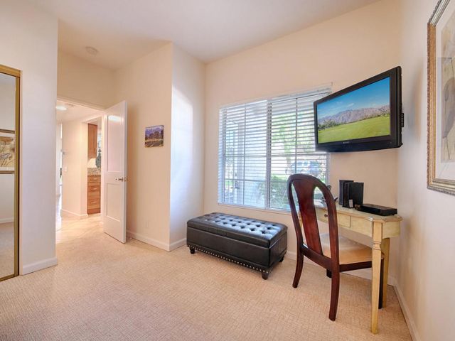 127 Villa Court, Palm Desert, CA 92211