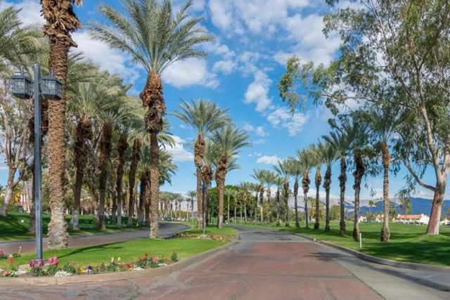 127 Villa Court, Palm Desert, CA 92211