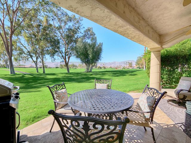 127 Villa Court, Palm Desert, CA 92211