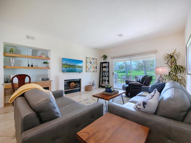 127 Villa Court, Palm Desert, CA 92211