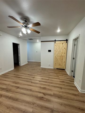 2825 Meadowbrook Drive, Fort Worth, TX 76103