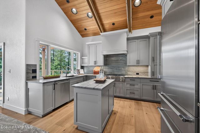 10812 N LAKEVIEW DR, Hayden Lake, ID 83835