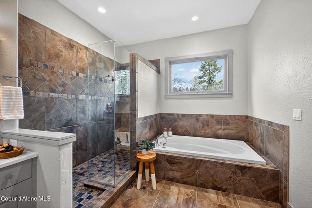 10812 N LAKEVIEW DR, Hayden Lake, ID 83835