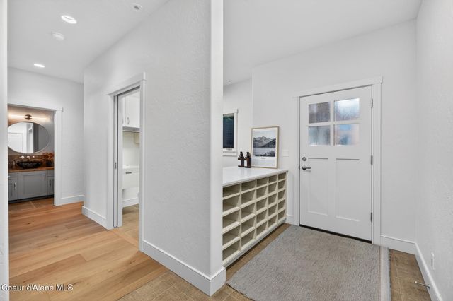 10812 N LAKEVIEW DR, Hayden Lake, ID 83835