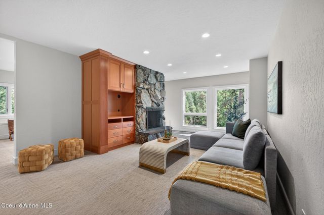 10812 N LAKEVIEW DR, Hayden Lake, ID 83835