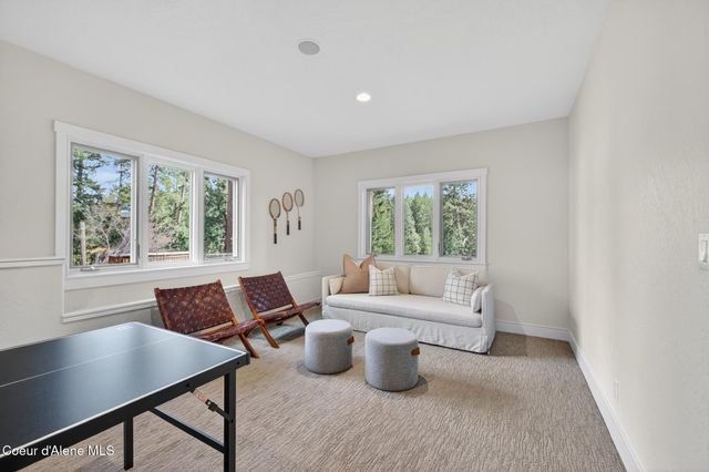 10812 N LAKEVIEW DR, Hayden Lake, ID 83835