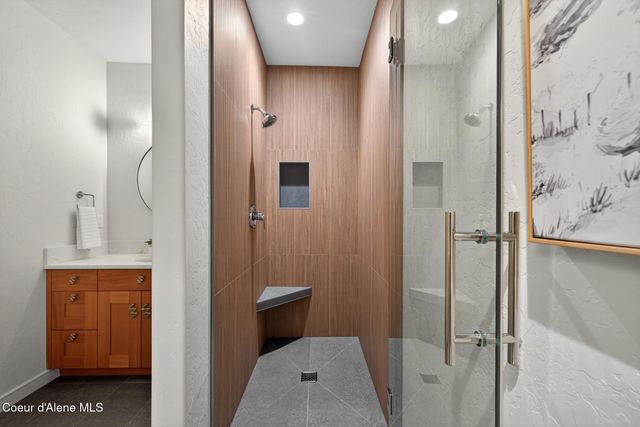 10812 N LAKEVIEW DR, Hayden Lake, ID 83835