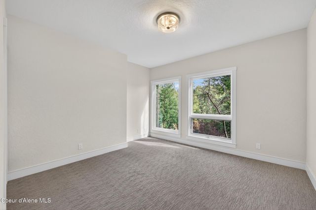 10812 N LAKEVIEW DR, Hayden Lake, ID 83835