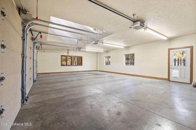 10812 N LAKEVIEW DR, Hayden Lake, ID 83835