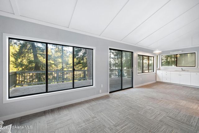 10812 N LAKEVIEW DR, Hayden Lake, ID 83835