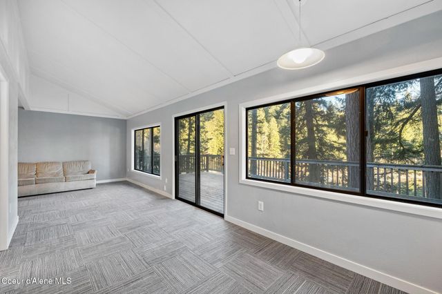 10812 N LAKEVIEW DR, Hayden Lake, ID 83835