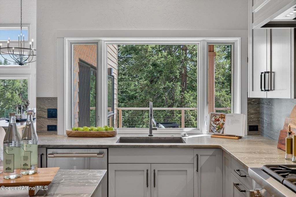 10812 N LAKEVIEW DR, Hayden Lake, ID 83835 photo 21