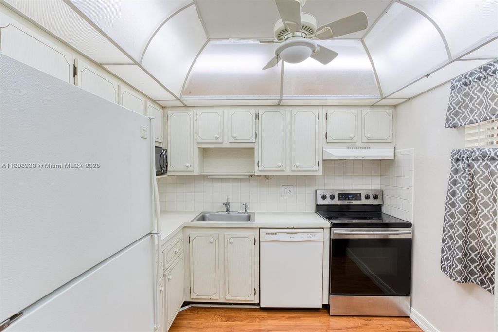 1005 Country Club Dr 408, Margate, FL 33063