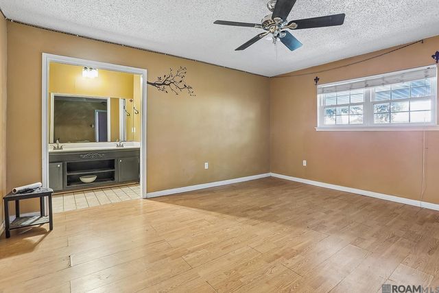 34448 Gravesbriar Dr, Denham Springs, LA 70706