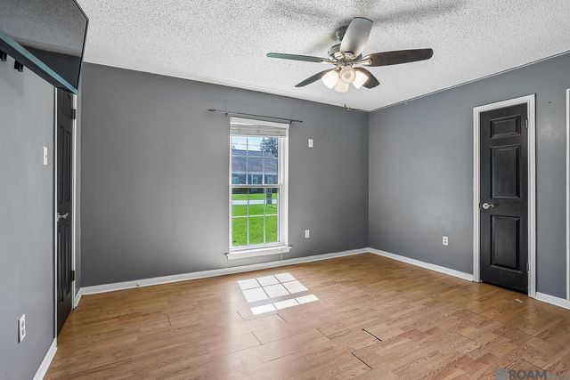 34448 Gravesbriar Dr, Denham Springs, LA 70706
