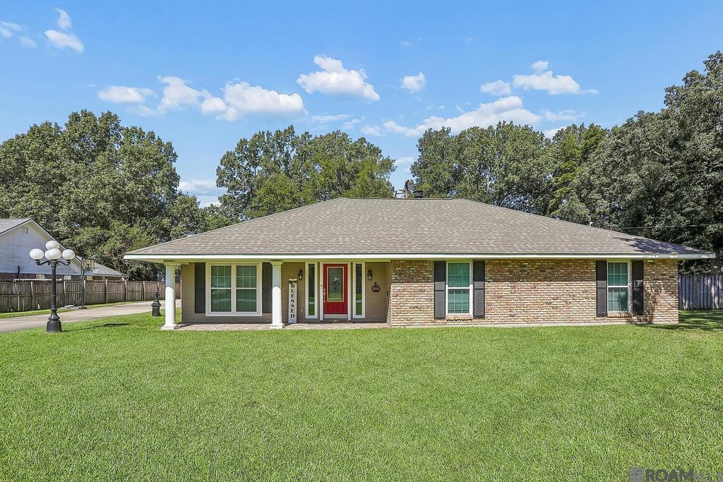 34448 Gravesbriar Dr, Denham Springs, LA 70706