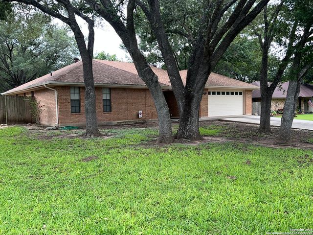 157 Guadalupe River Dr, Seguin, TX 78155