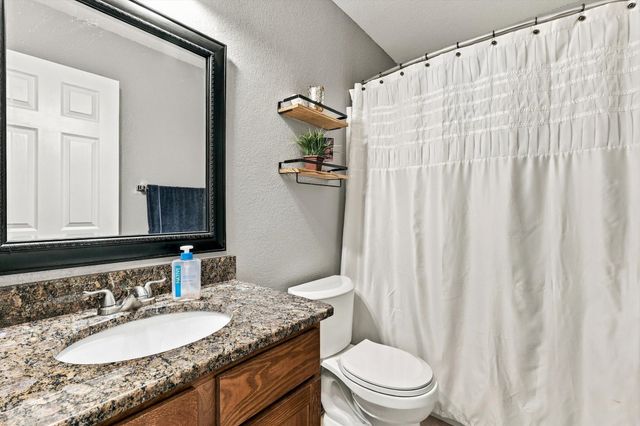 230 Oakwood Circle, Shady Shores, TX 76208
