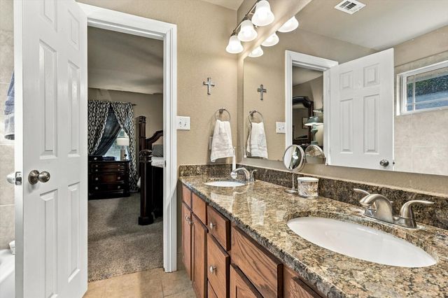 230 Oakwood Circle, Shady Shores, TX 76208