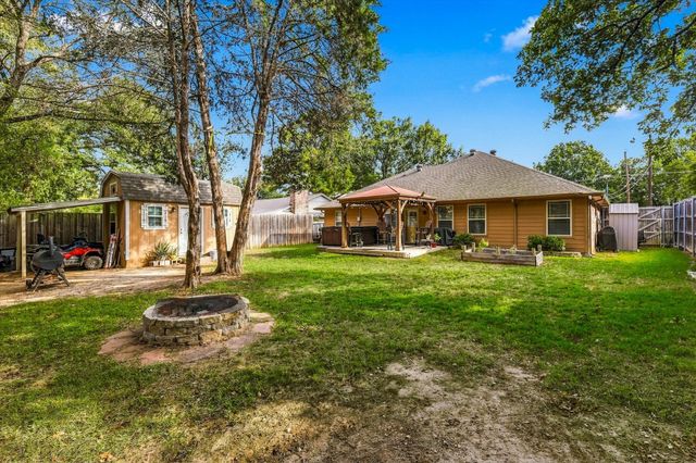 230 Oakwood Circle, Shady Shores, TX 76208