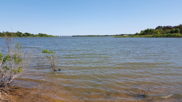 230 Oakwood Circle, Shady Shores, TX 76208
