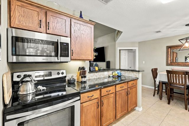230 Oakwood Circle, Shady Shores, TX 76208