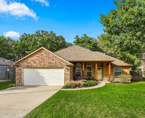 230 Oakwood Circle, Shady Shores, TX 76208
