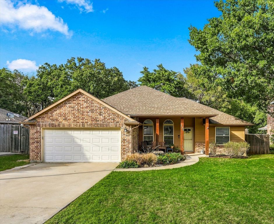 230 Oakwood Circle, Shady Shores, TX 76208