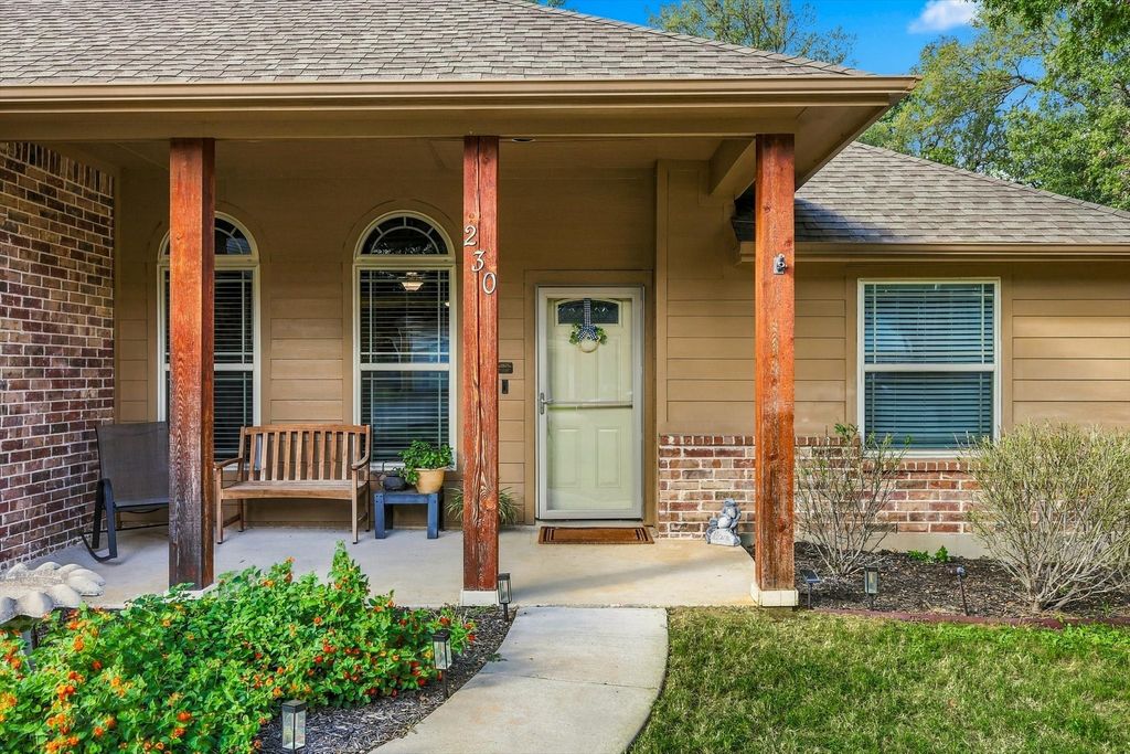230 Oakwood Circle, Shady Shores, TX 76208 — photo 2