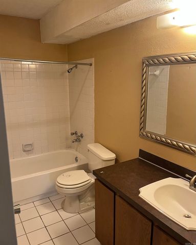 518 Green Mountain Cir Apt 13, Little Rock, AR 72211