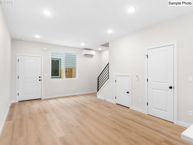 8624 Sw 21st Ave 4, Portland, OR 97219