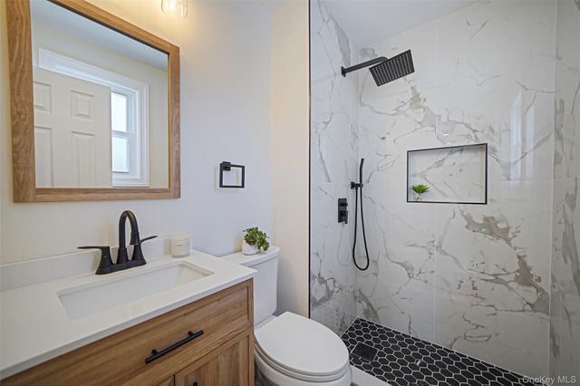 45 Oaklawn Avenue, Farmingville, NY 11738