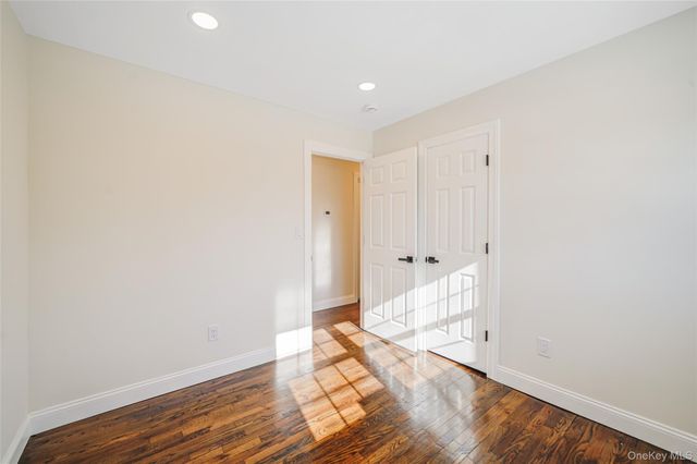 45 Oaklawn Avenue, Farmingville, NY 11738