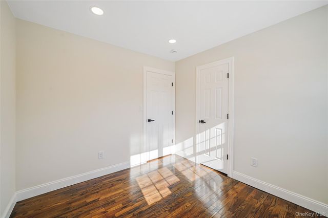 45 Oaklawn Avenue, Farmingville, NY 11738