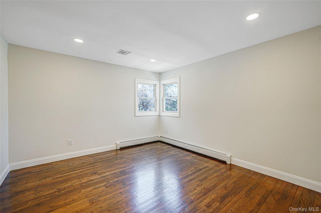 45 Oaklawn Avenue, Farmingville, NY 11738