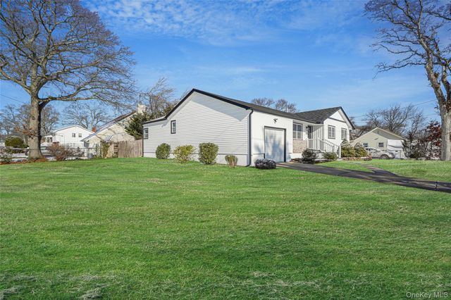 45 Oaklawn Avenue, Farmingville, NY 11738