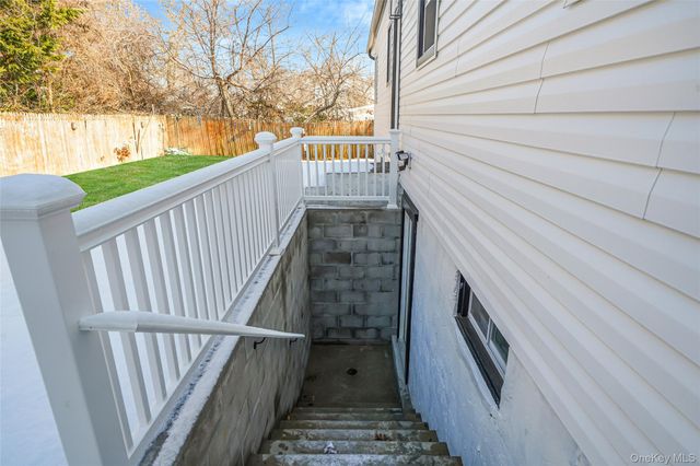 45 Oaklawn Avenue, Farmingville, NY 11738