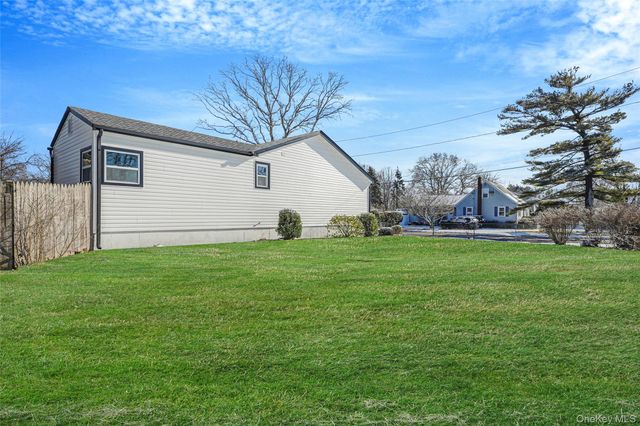 45 Oaklawn Avenue, Farmingville, NY 11738