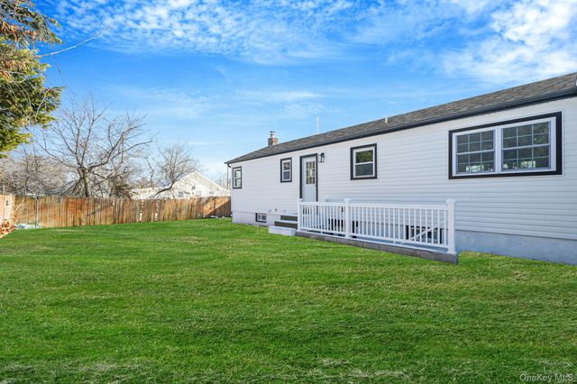 45 Oaklawn Avenue, Farmingville, NY 11738