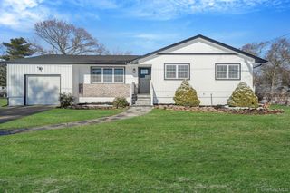 45 Oaklawn Avenue, Farmingville, NY 11738