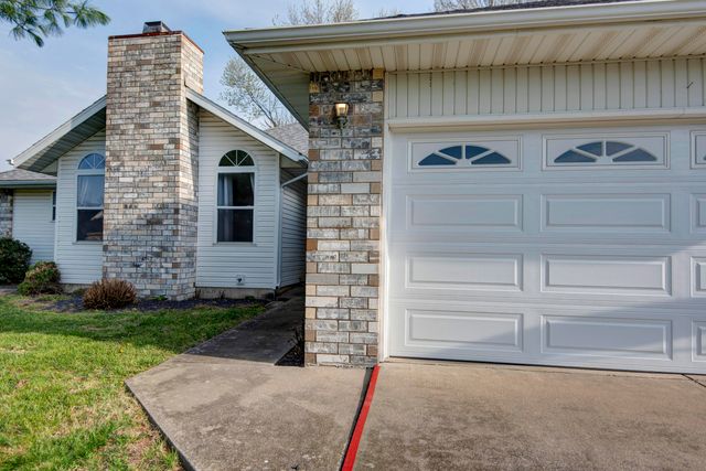 1111 W Verna Lane, Nixa, MO 65714