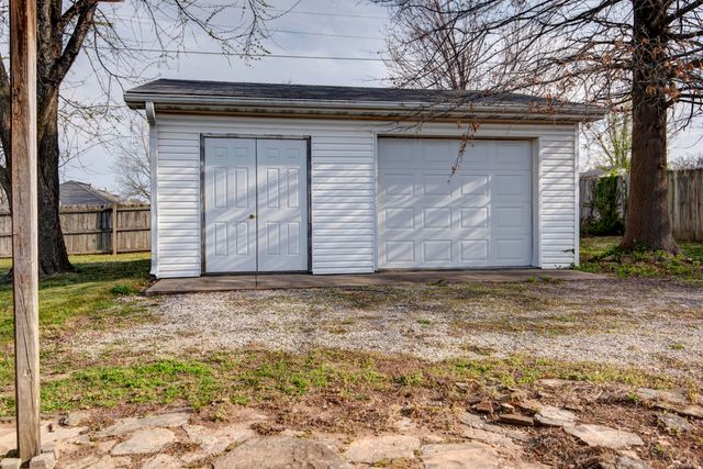 1111 W Verna Lane, Nixa, MO 65714