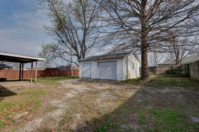 1111 W Verna Lane, Nixa, MO 65714