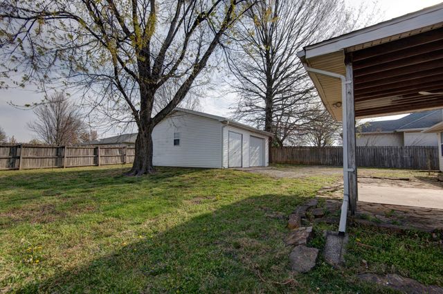 1111 W Verna Lane, Nixa, MO 65714