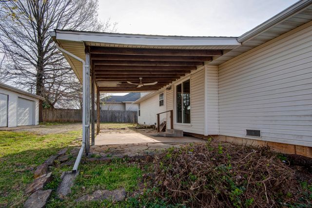 1111 W Verna Lane, Nixa, MO 65714