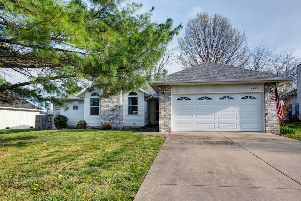 1111 W Verna Lane, Nixa, MO 65714