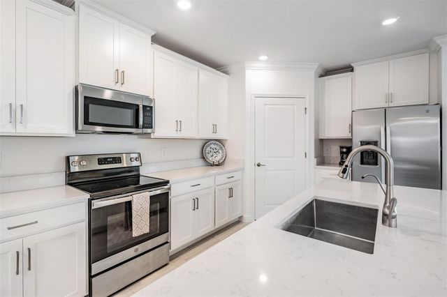 10935 GABLE DIG LOOP, San Antonio, FL 33576