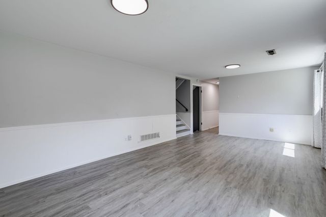 9221 W Suncrest St, Wichita, KS 67212