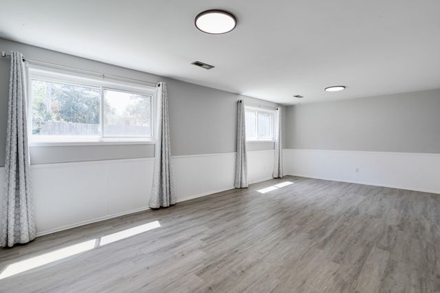 9221 W Suncrest St, Wichita, KS 67212